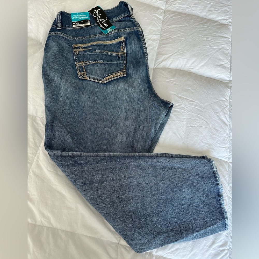 Women’s plus size 22W Ariya ankle jeans. New with tags.